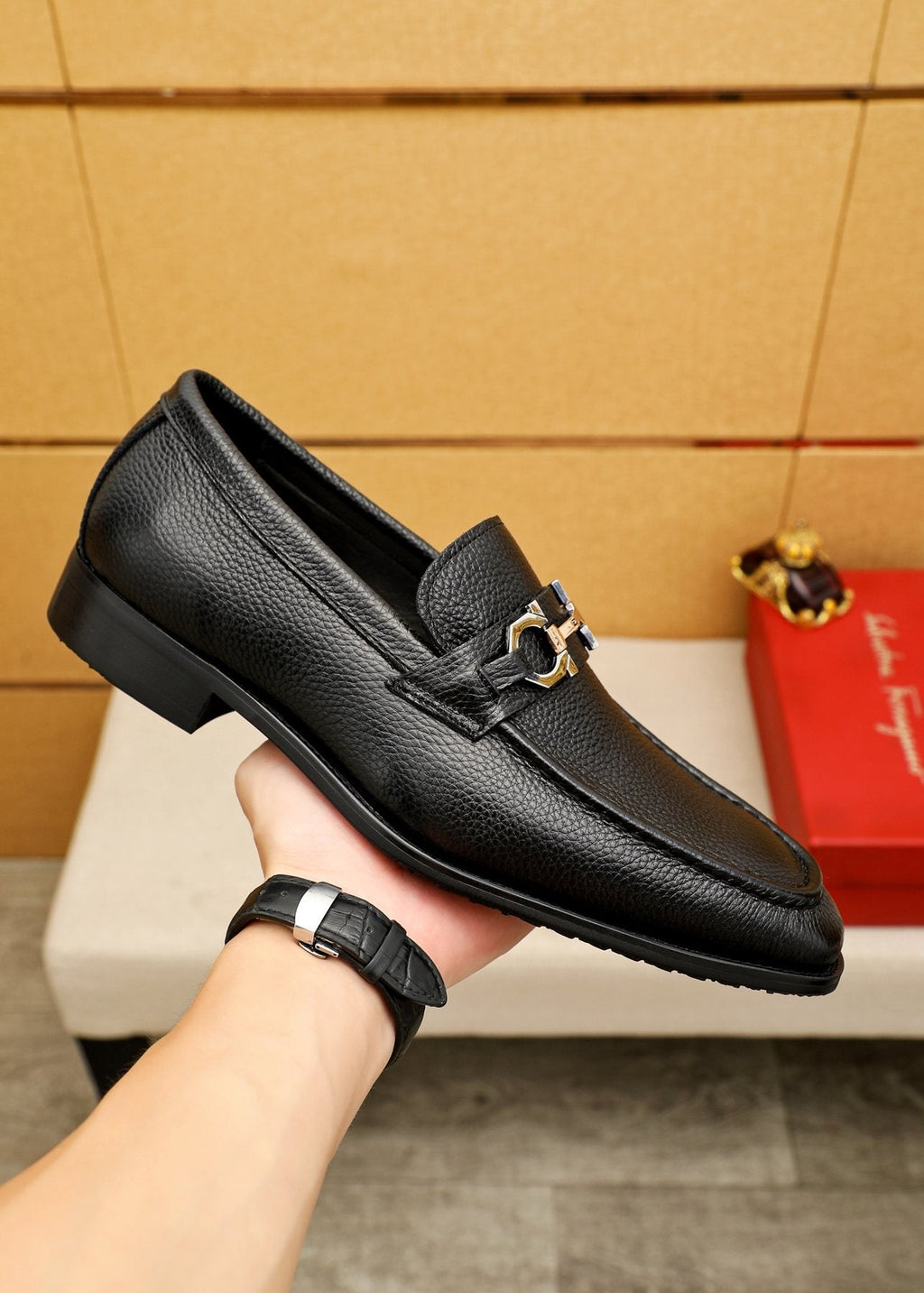 Black Pebble-Textured Bit Loafers — model