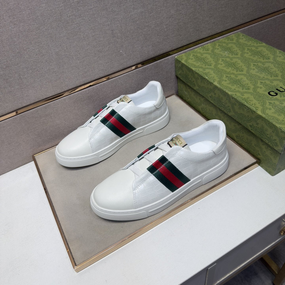 Gucci Green and Red Stripe Low-Top Sneakers — front