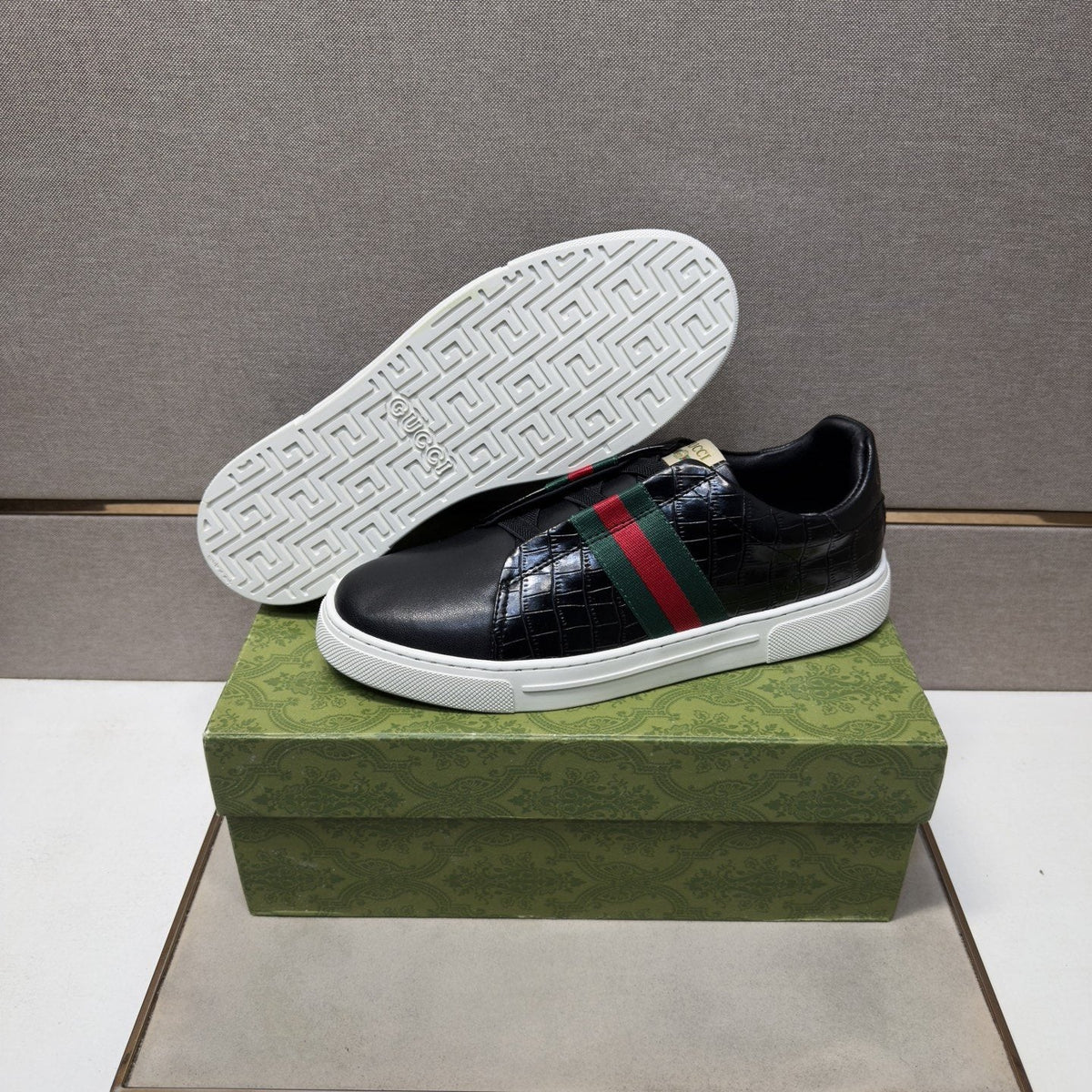 Gucci Green and Red Stripe Low-Top Sneakers — back