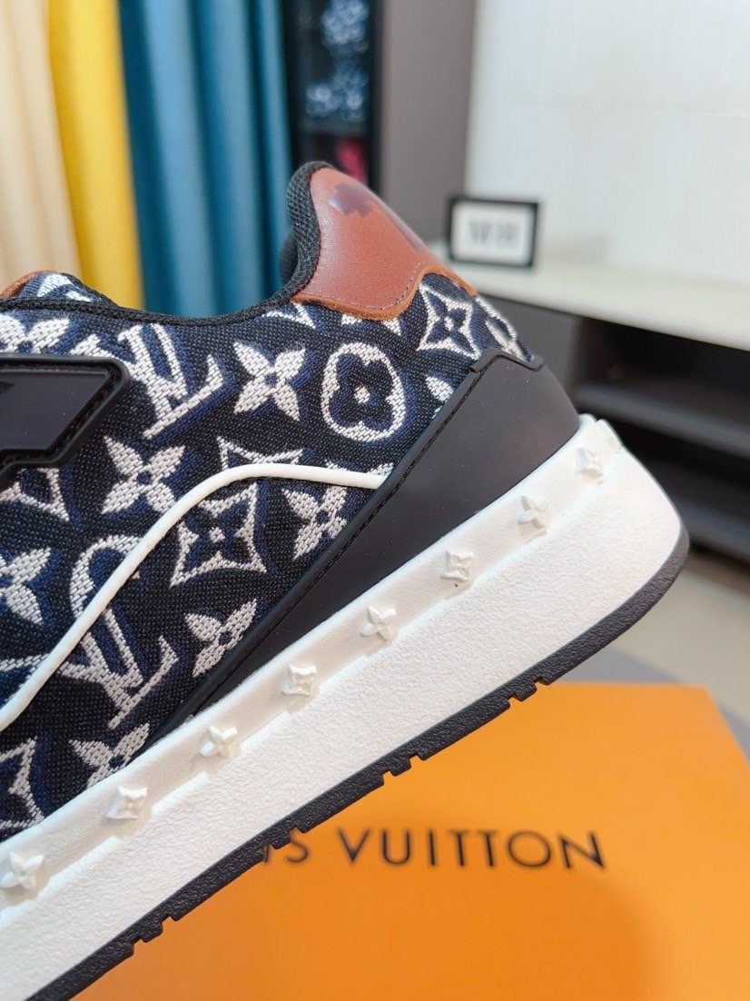 Louis Vuitton Patterned Low-Top Sneakers — detail