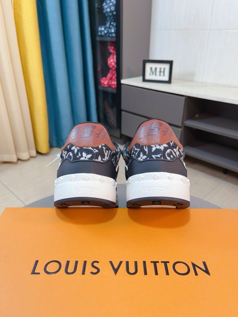 Louis Vuitton Patterned Low-Top Sneakers — back