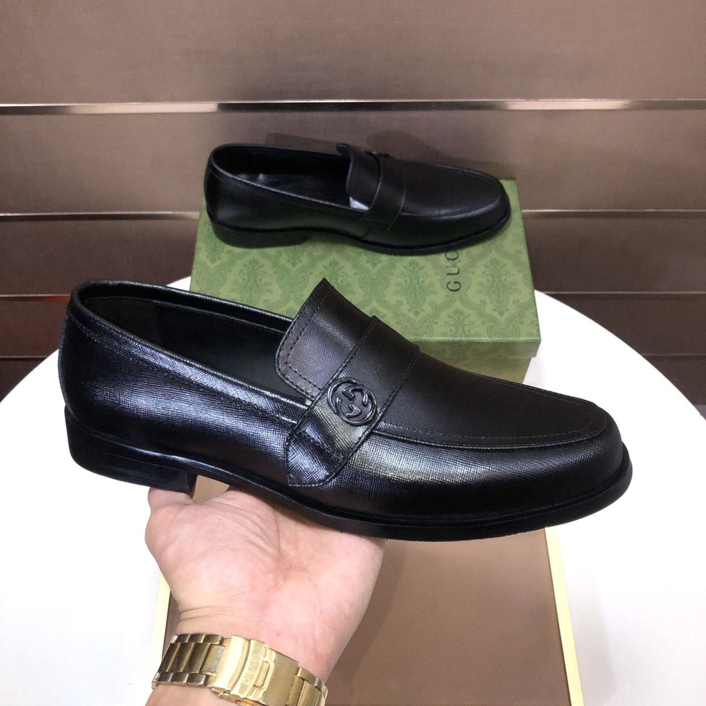 Gucci Black Leather Loafers — model
