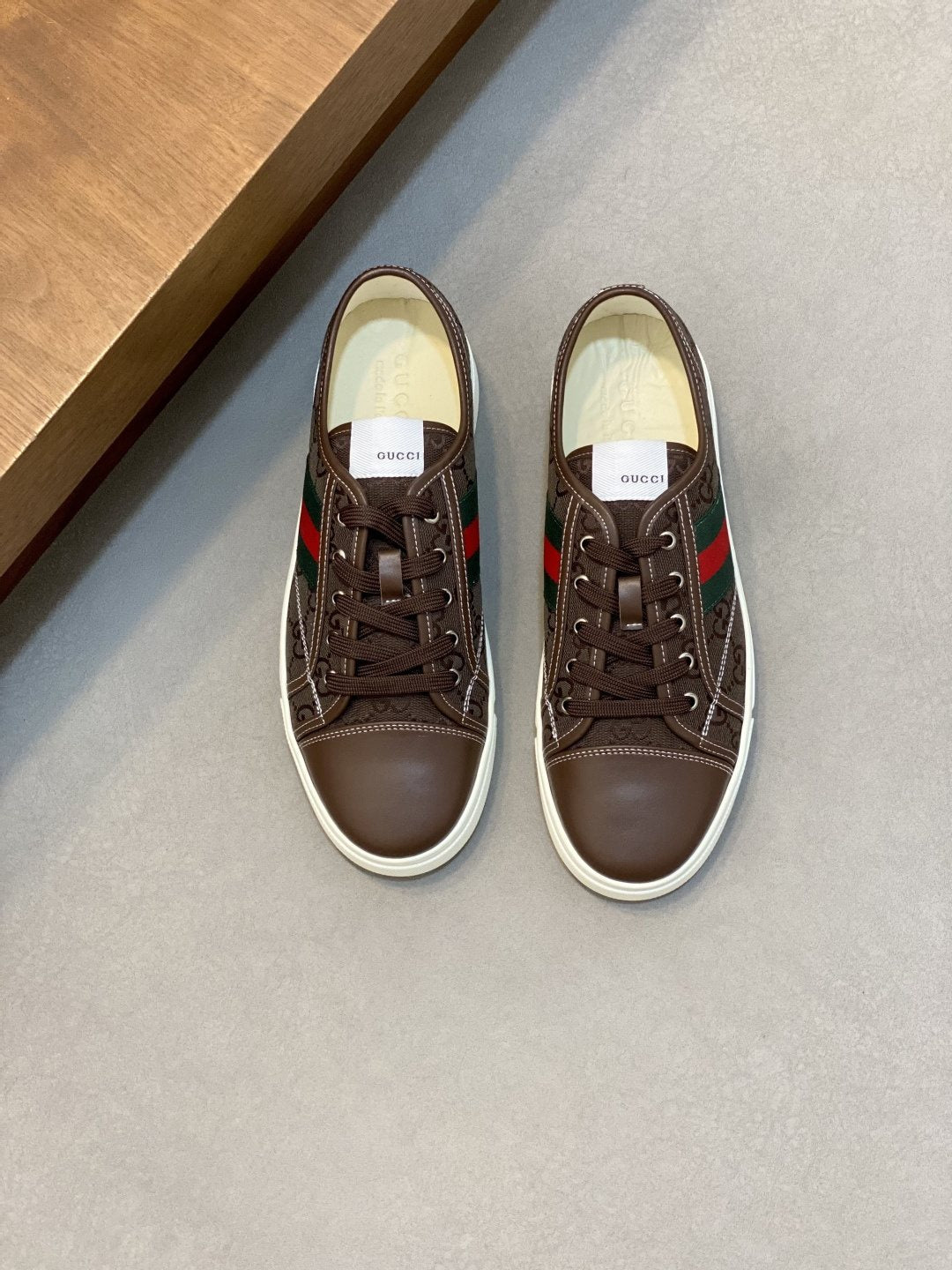 Gucci Green-Red Stripe Low-Top Sneakers — front