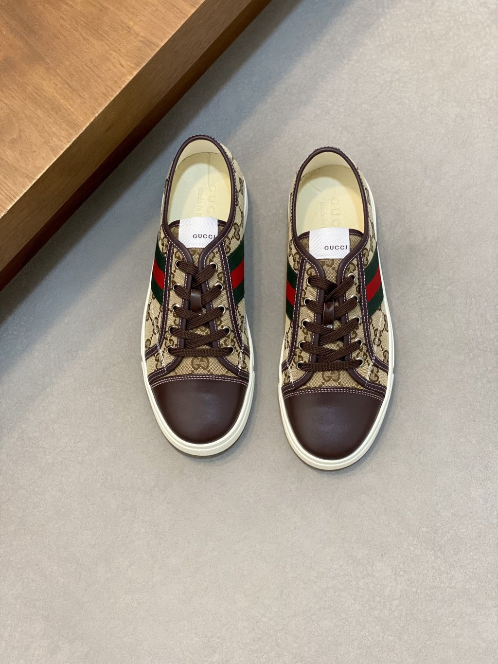 Gucci Green-Red Stripe Low-Top Sneakers — front