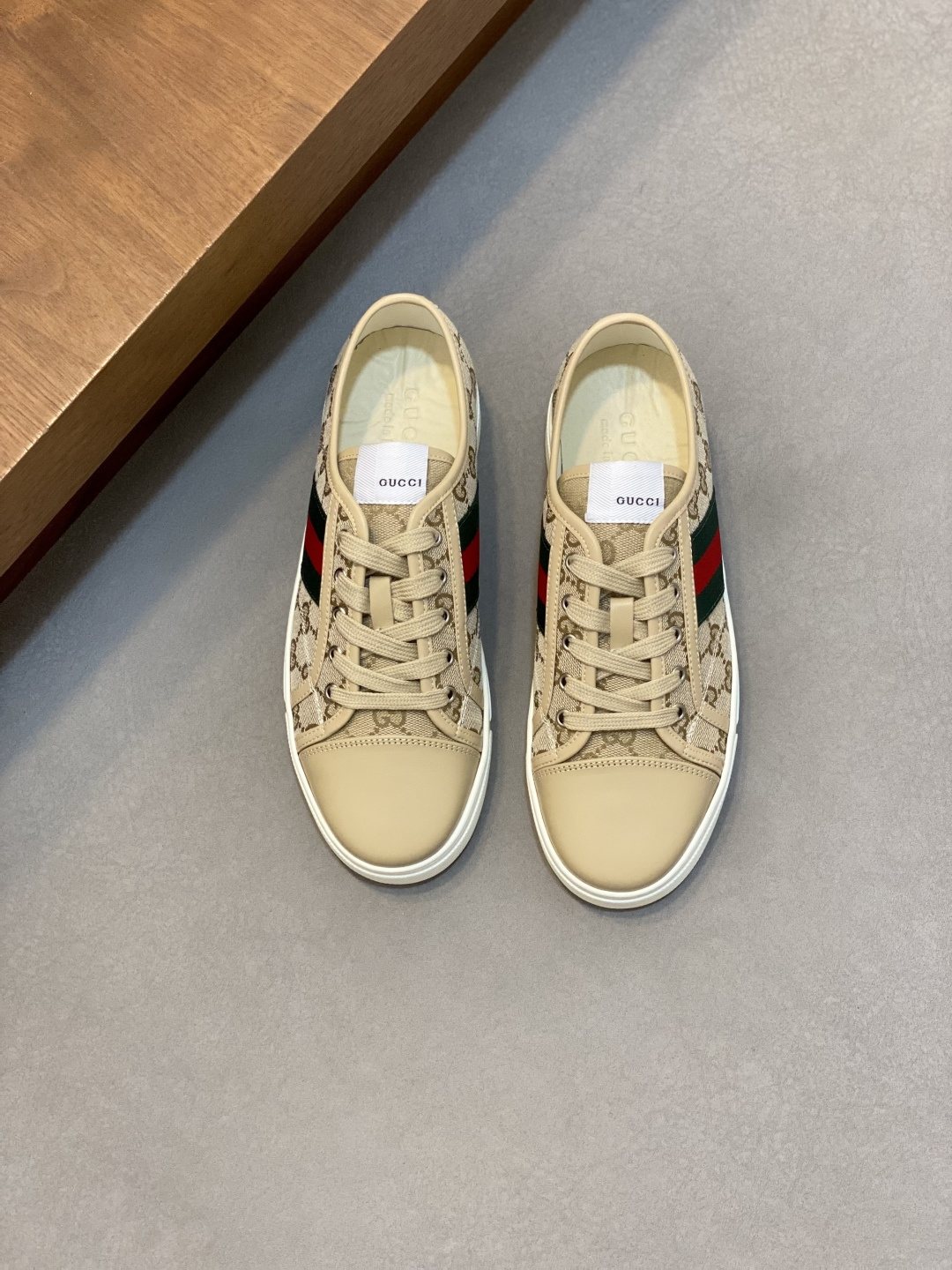 Gucci Green-Red Stripe Low-Top Sneakers — front