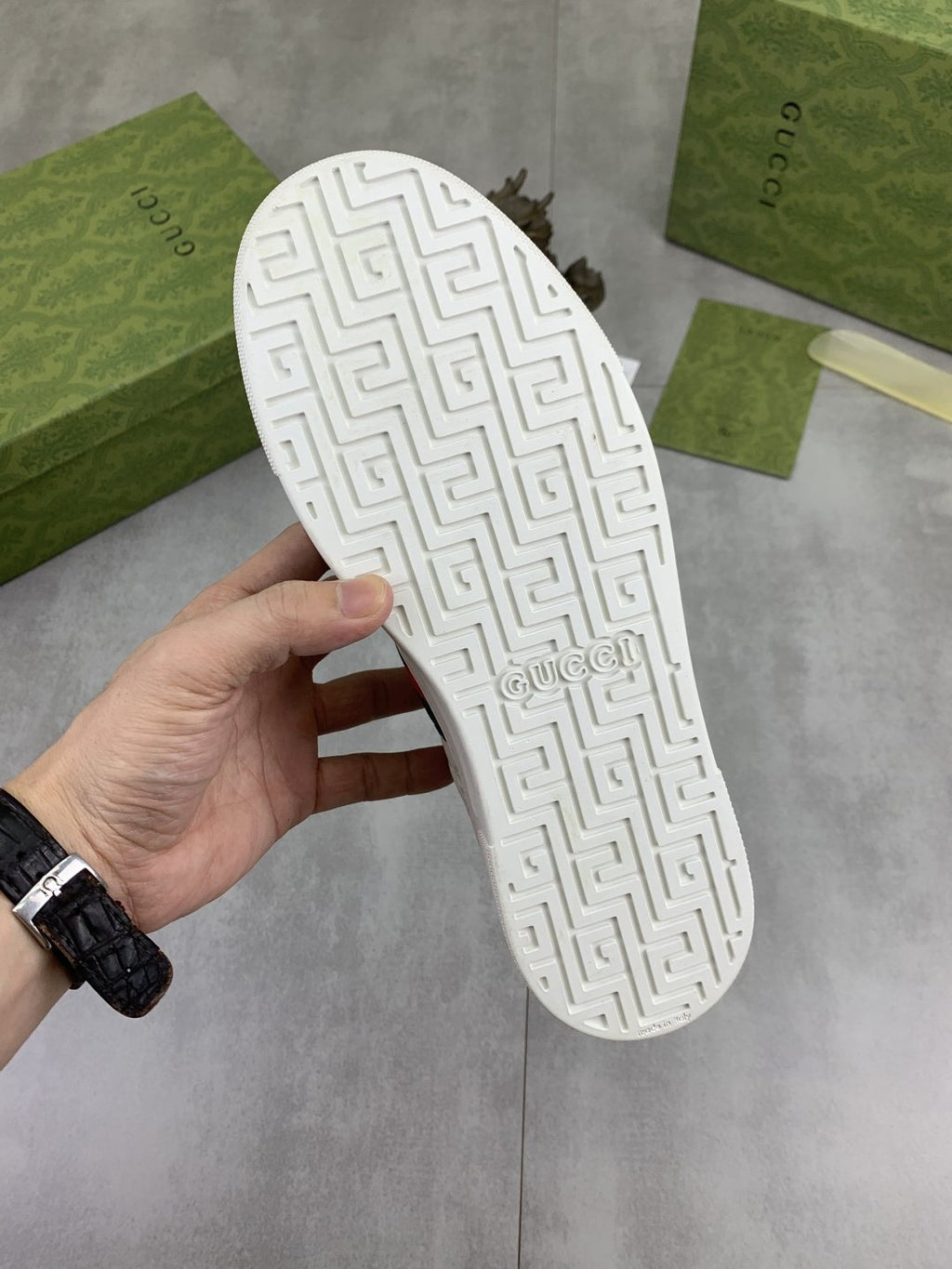 Gucci White Stripe Low-Top Sneakers — detail