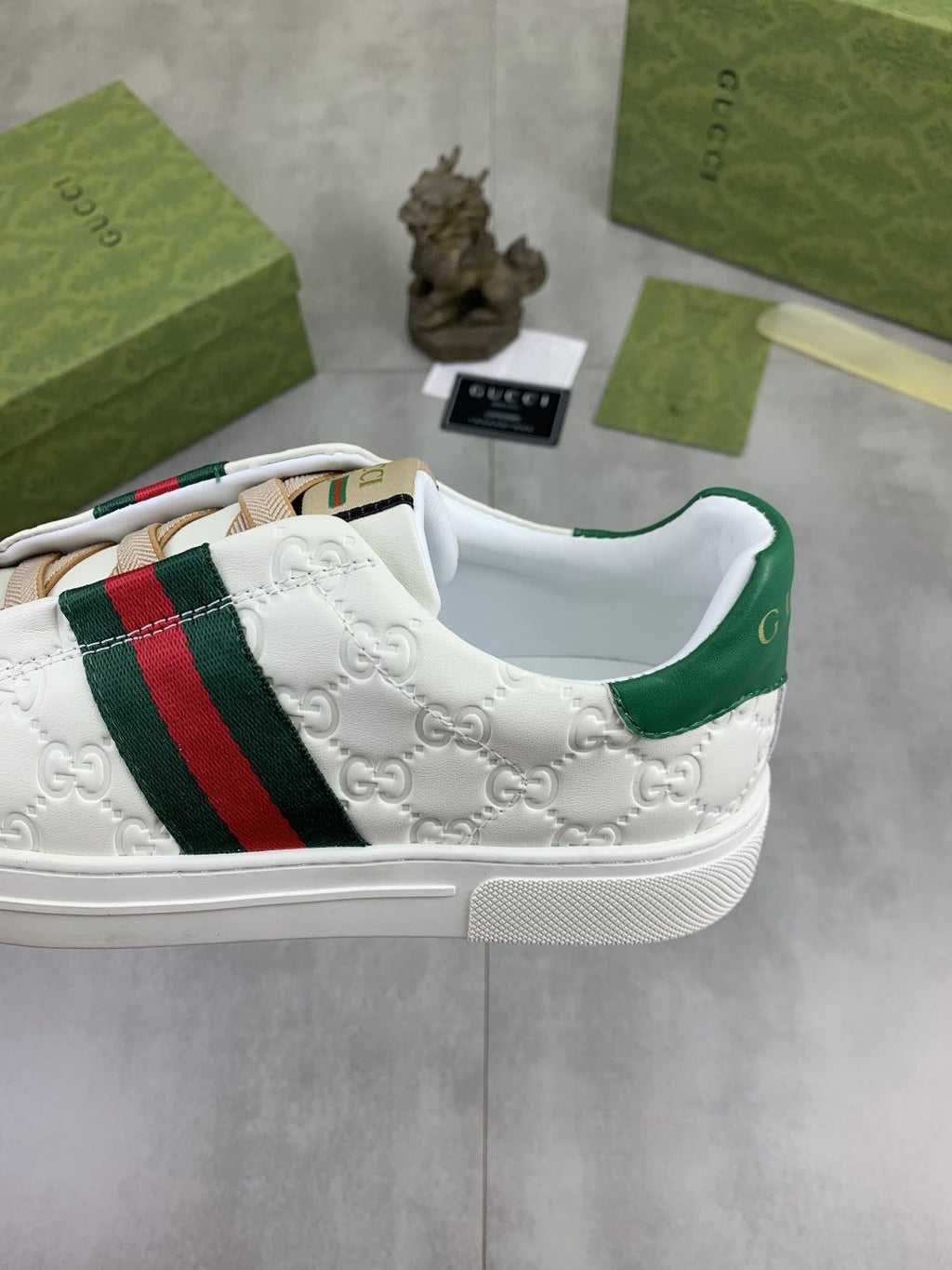Gucci White Stripe Low-Top Sneakers — detail