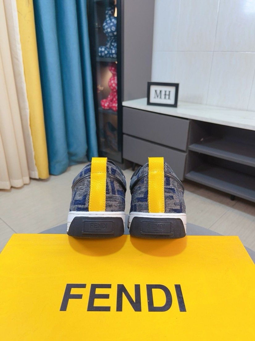 FENDI Patterned Panel Low-Top Sneakers — front