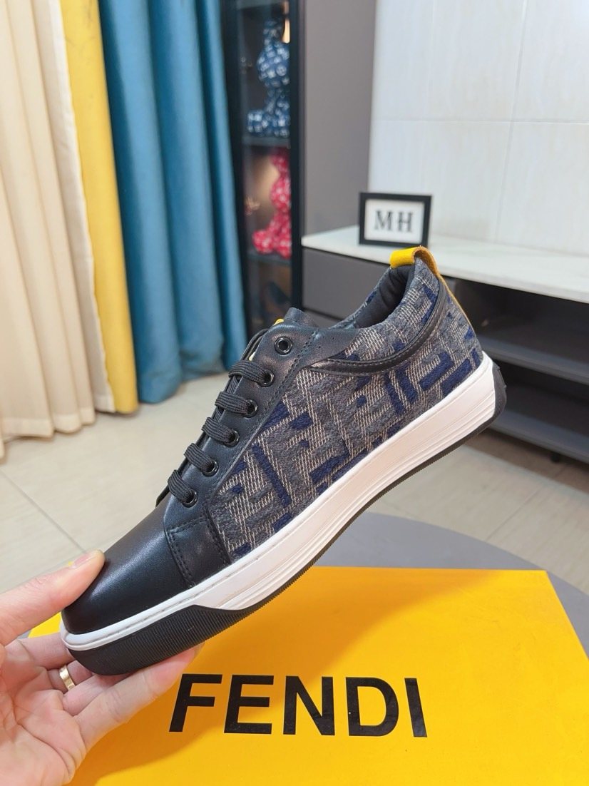 FENDI Patterned Panel Low-Top Sneakers — detail