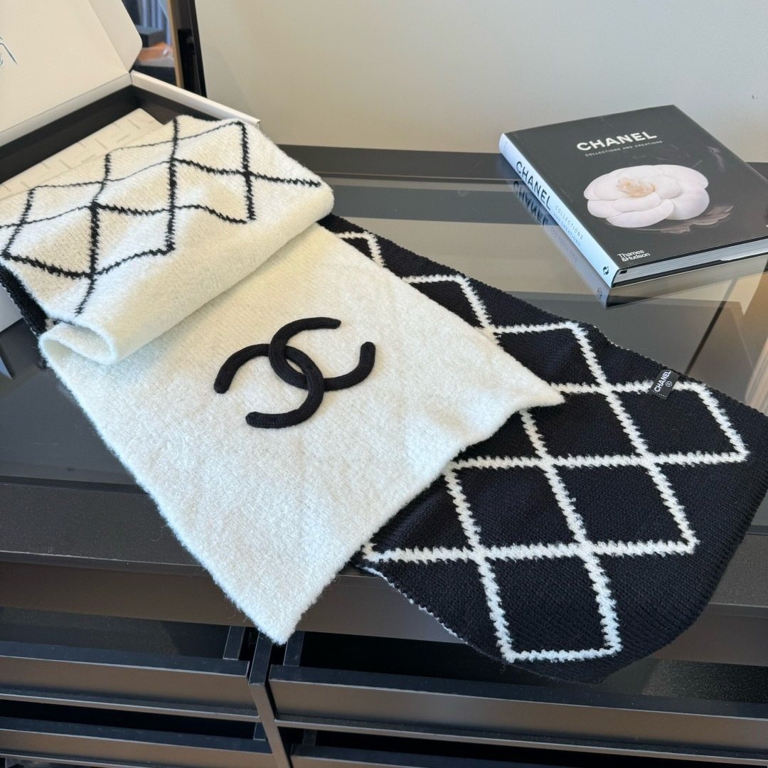 Chanel Black & Ivory Knit Scarf — front