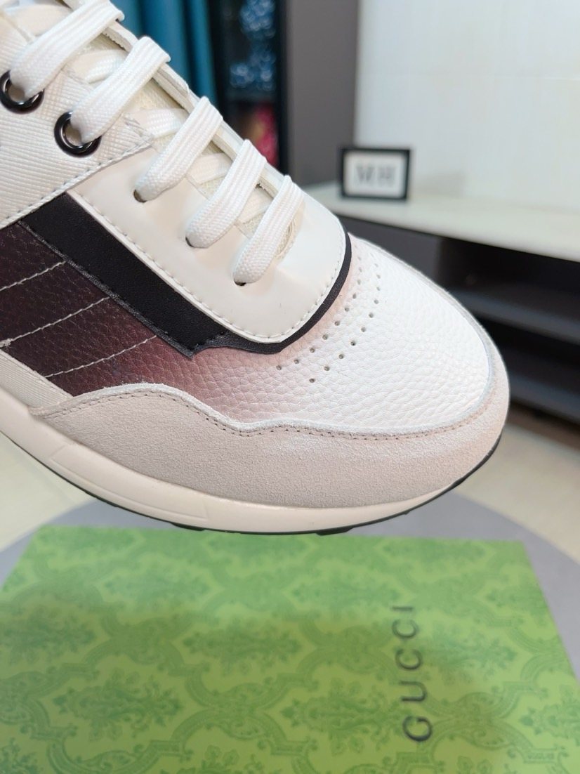 Gucci Contrast Panel Low-Top Sneakers — detail
