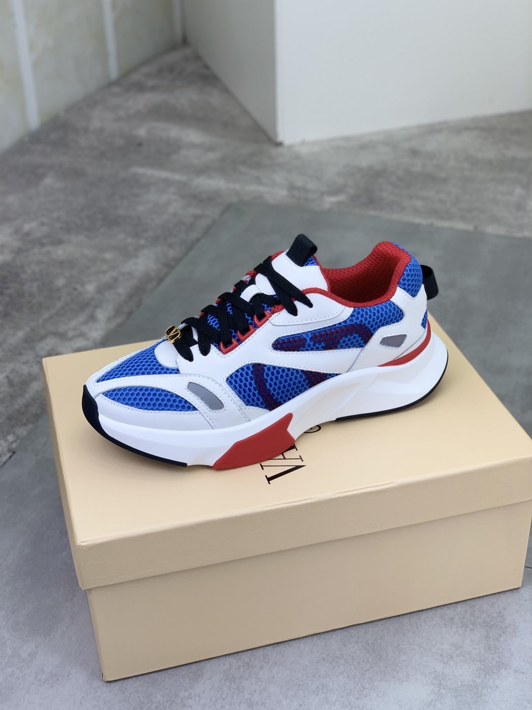 微商相册测试鞋子-Valentino Mesh Panel Sneakers — side