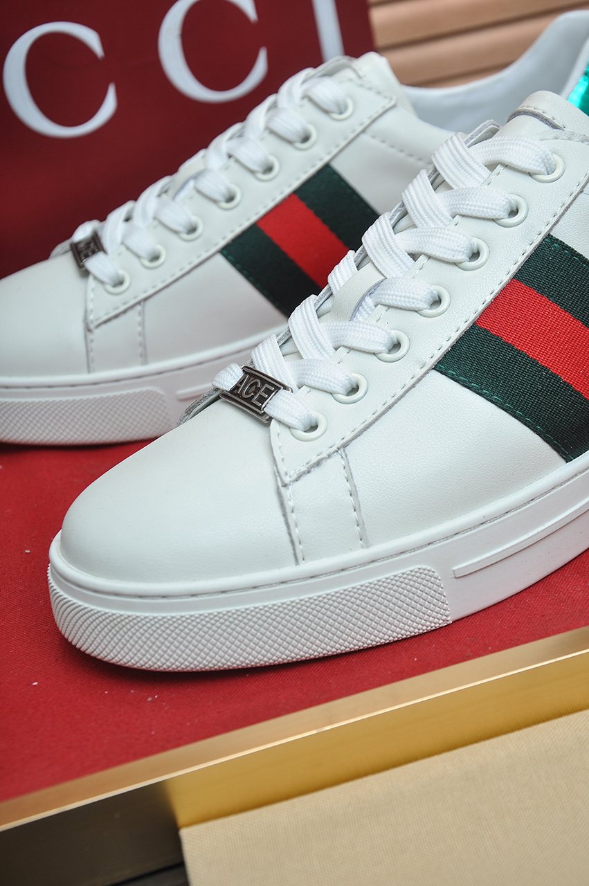 Gucci Striped Low-Top Sneakers — detail