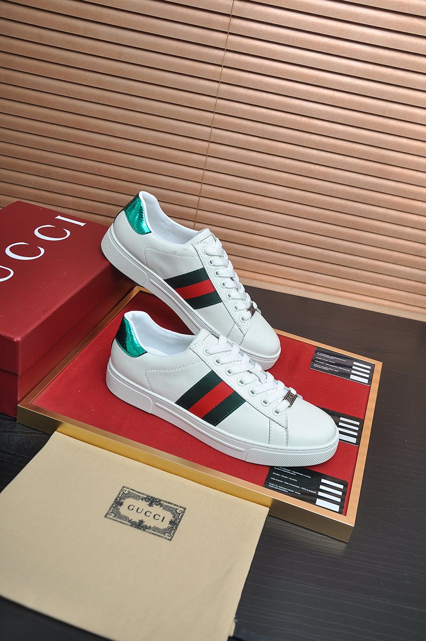 Gucci Striped Low-Top Sneakers — detail