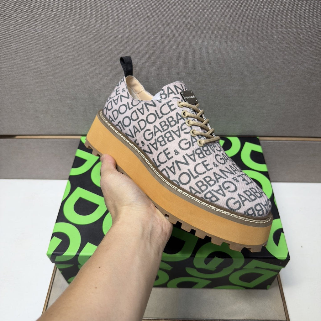 Dolce & Gabbana Letter Print Lug Sole Shoes — model