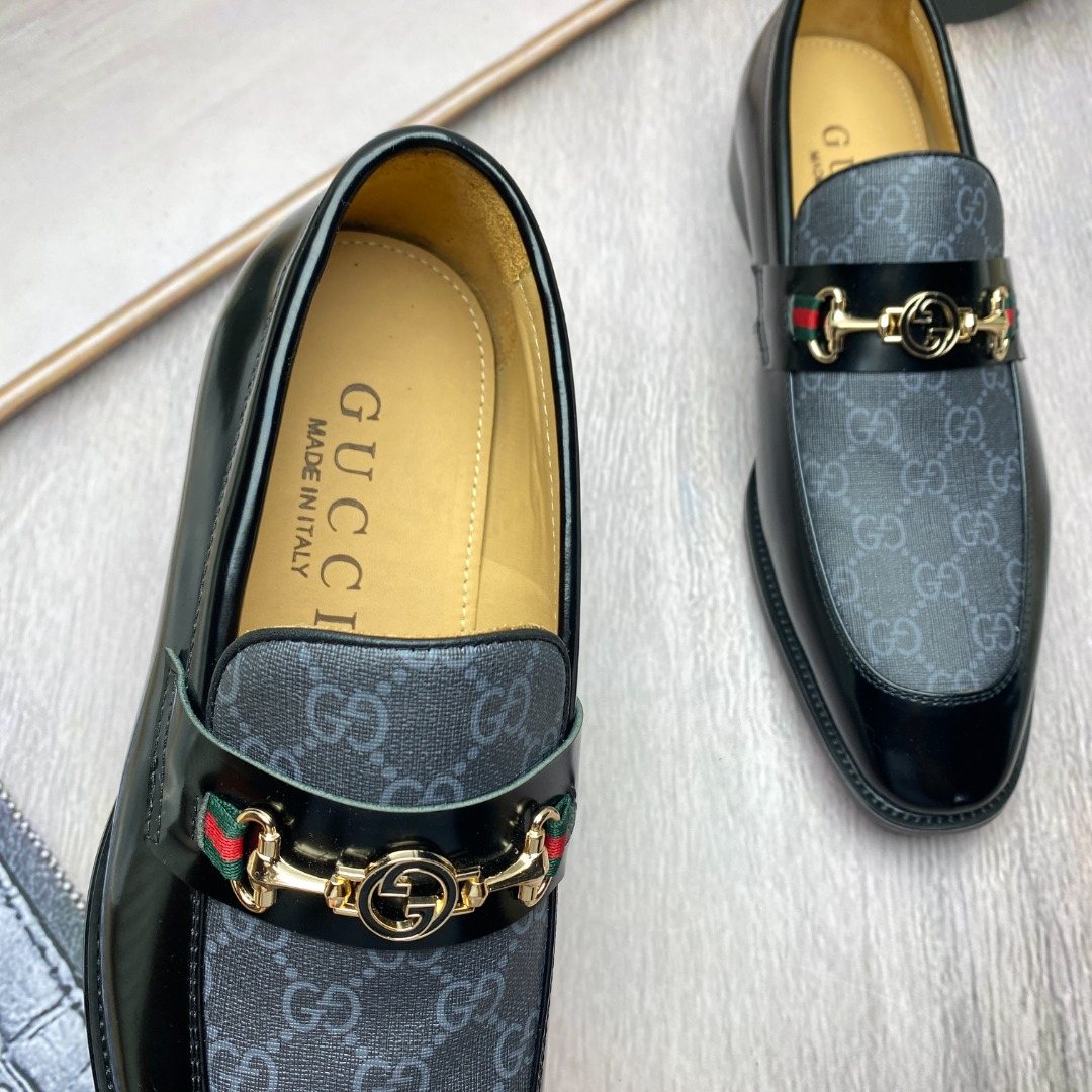 Gucci Horsebit Pattern Loafers — front