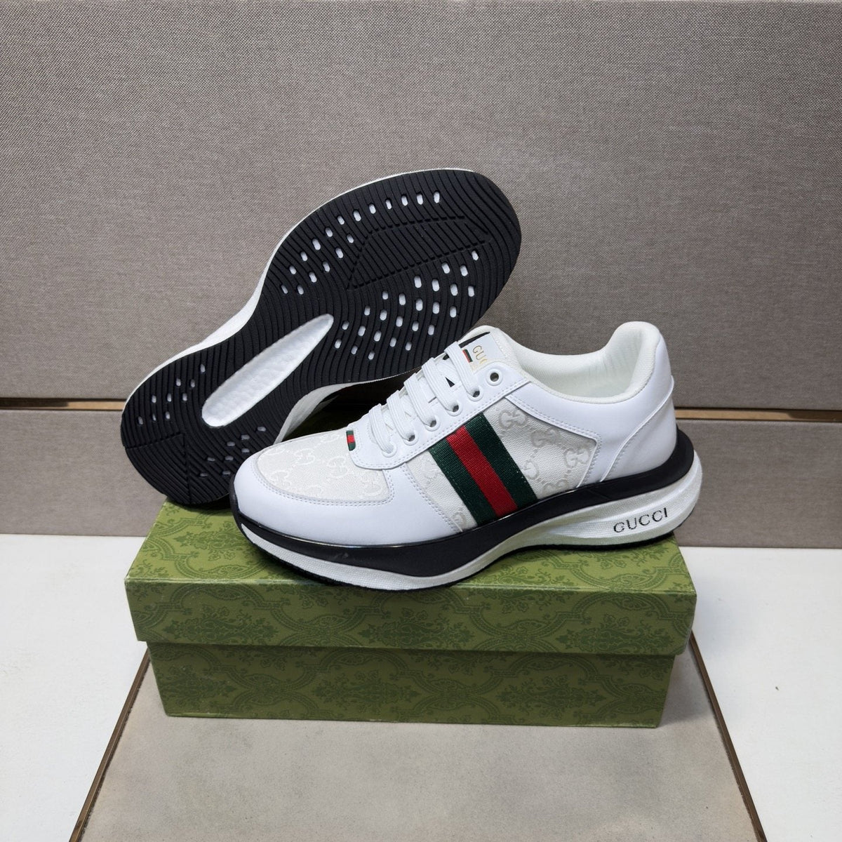 Gucci Stripe Low-Top Sneakers — front