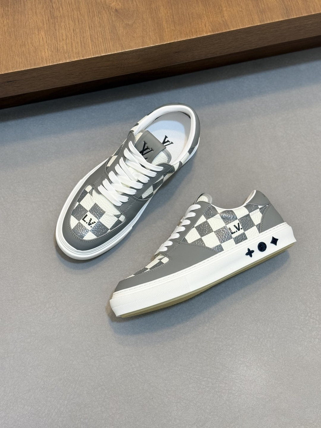 Louis Vuitton Checkerboard Low-Top Sneakers — front