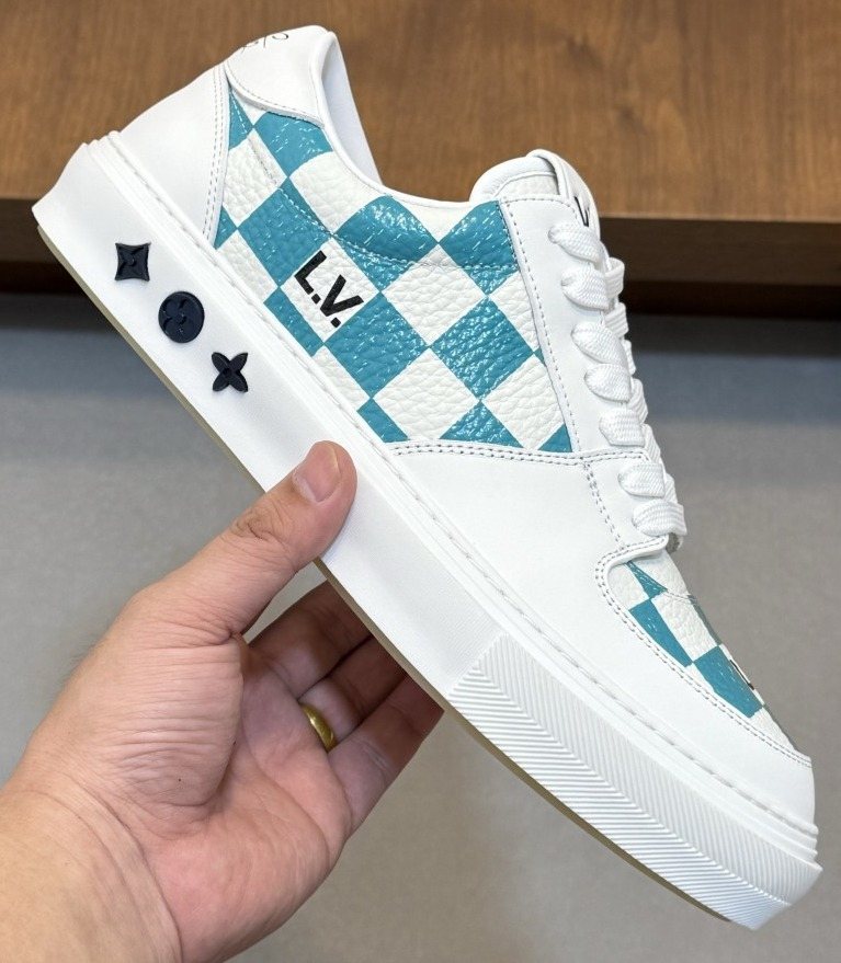 Louis Vuitton Checkerboard Low-Top Sneakers — front