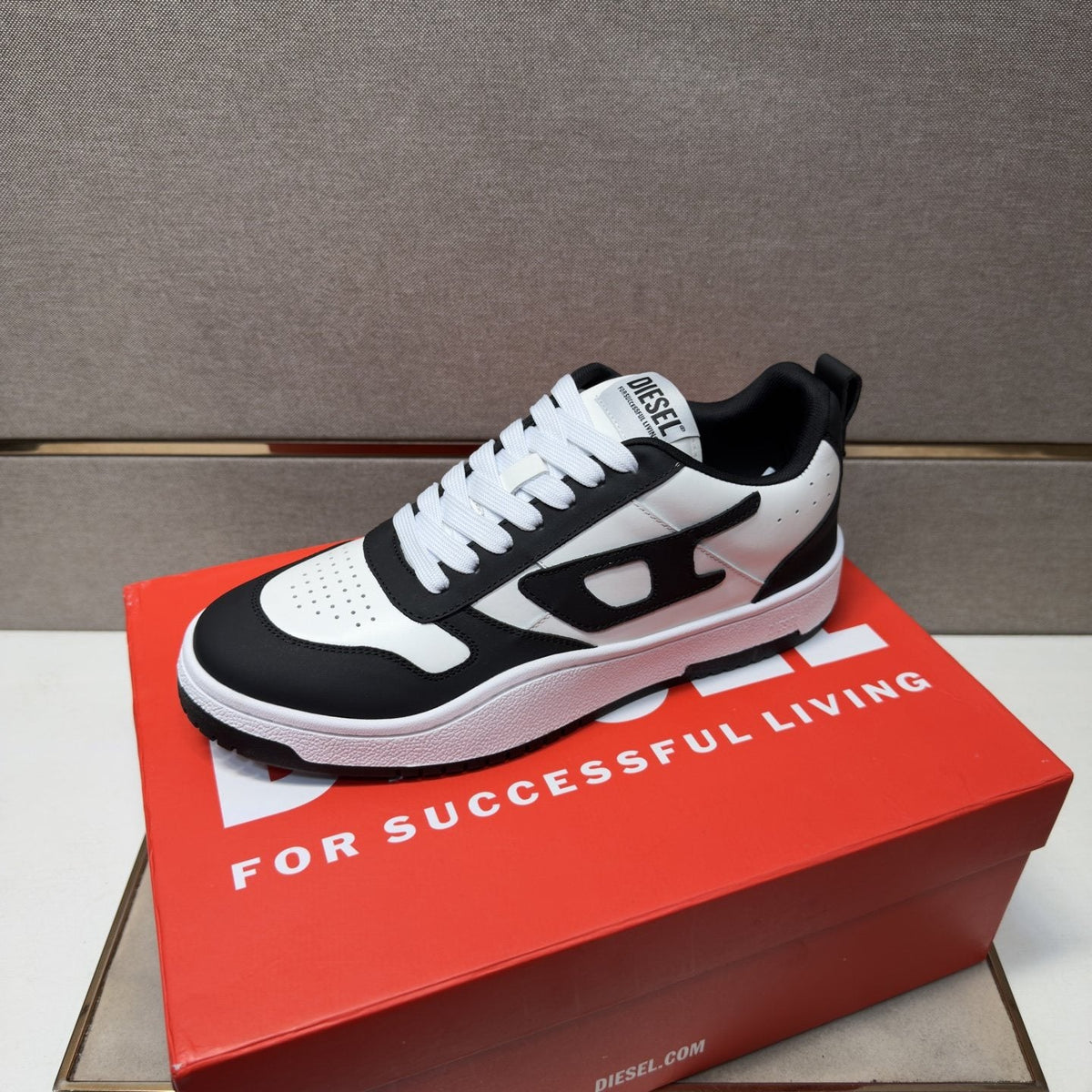 Diesel Panel Low-Top Sneakers — front