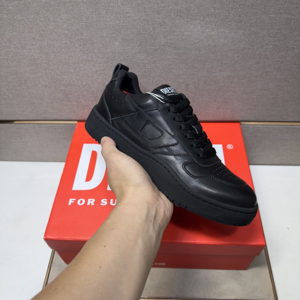 Diesel Panel Low-Top Sneakers — model