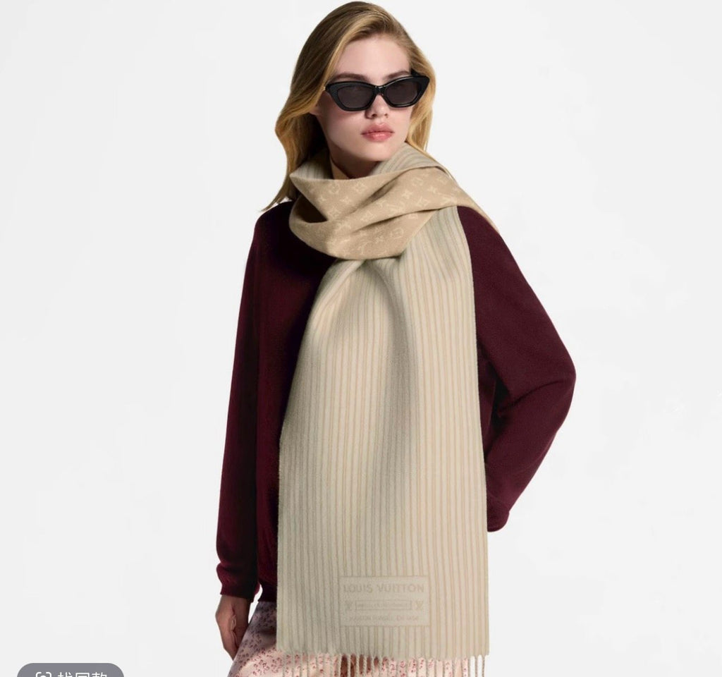 Louis Vuitton My Neverfull Fringe Scarf — model