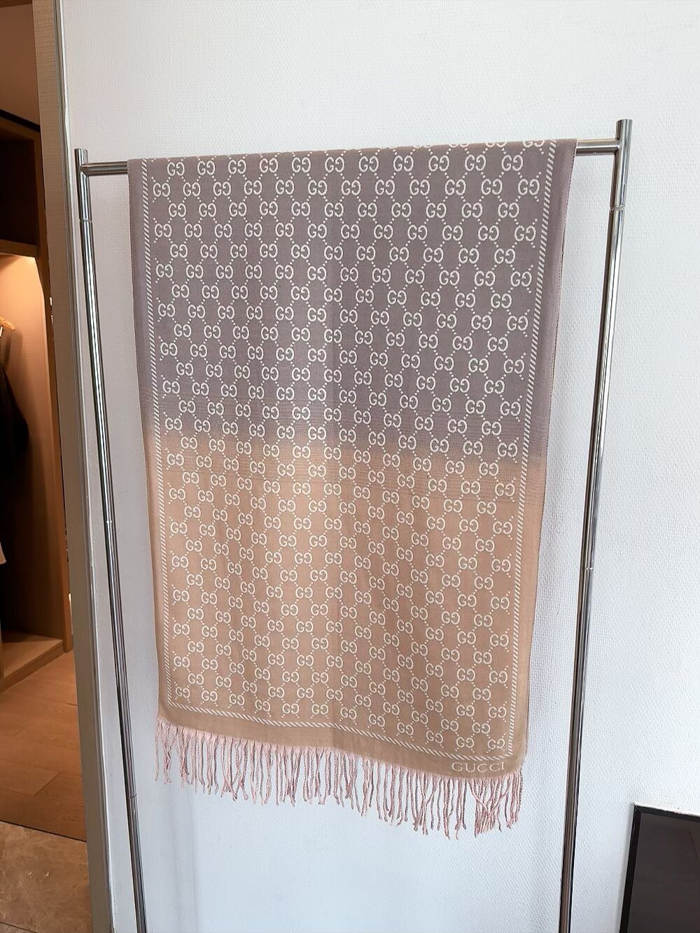 Gucci Two-Tone Fringed Jacquard Scarf — hero