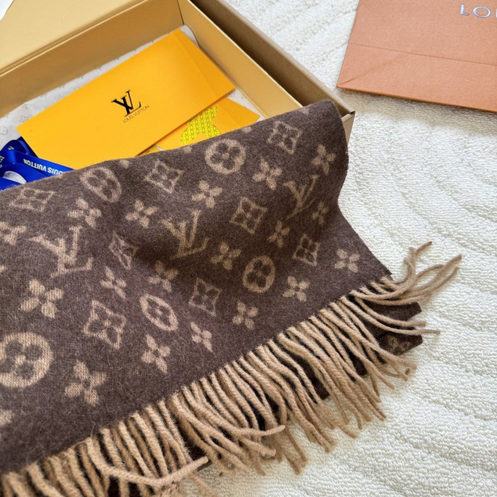 Louis Vuitton Reversible Monogram Fringed Scarf — detail