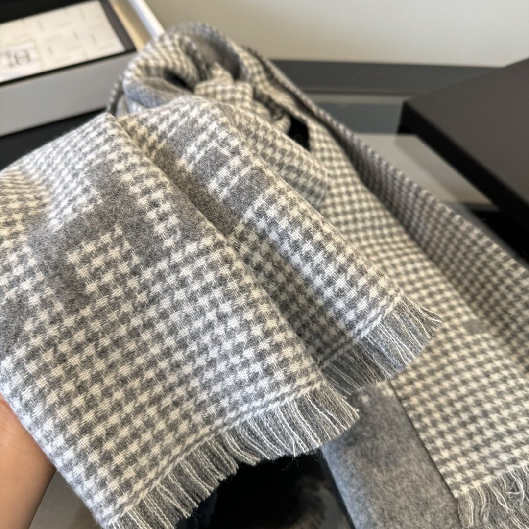 Chanel Houndstooth Fringed Scarf — detail