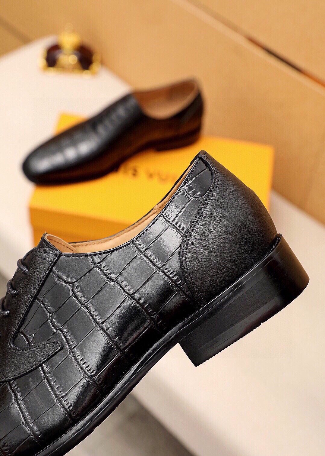 Louis Vuitton Crocodile-Embossed Lace-Up Dress Shoes — detail