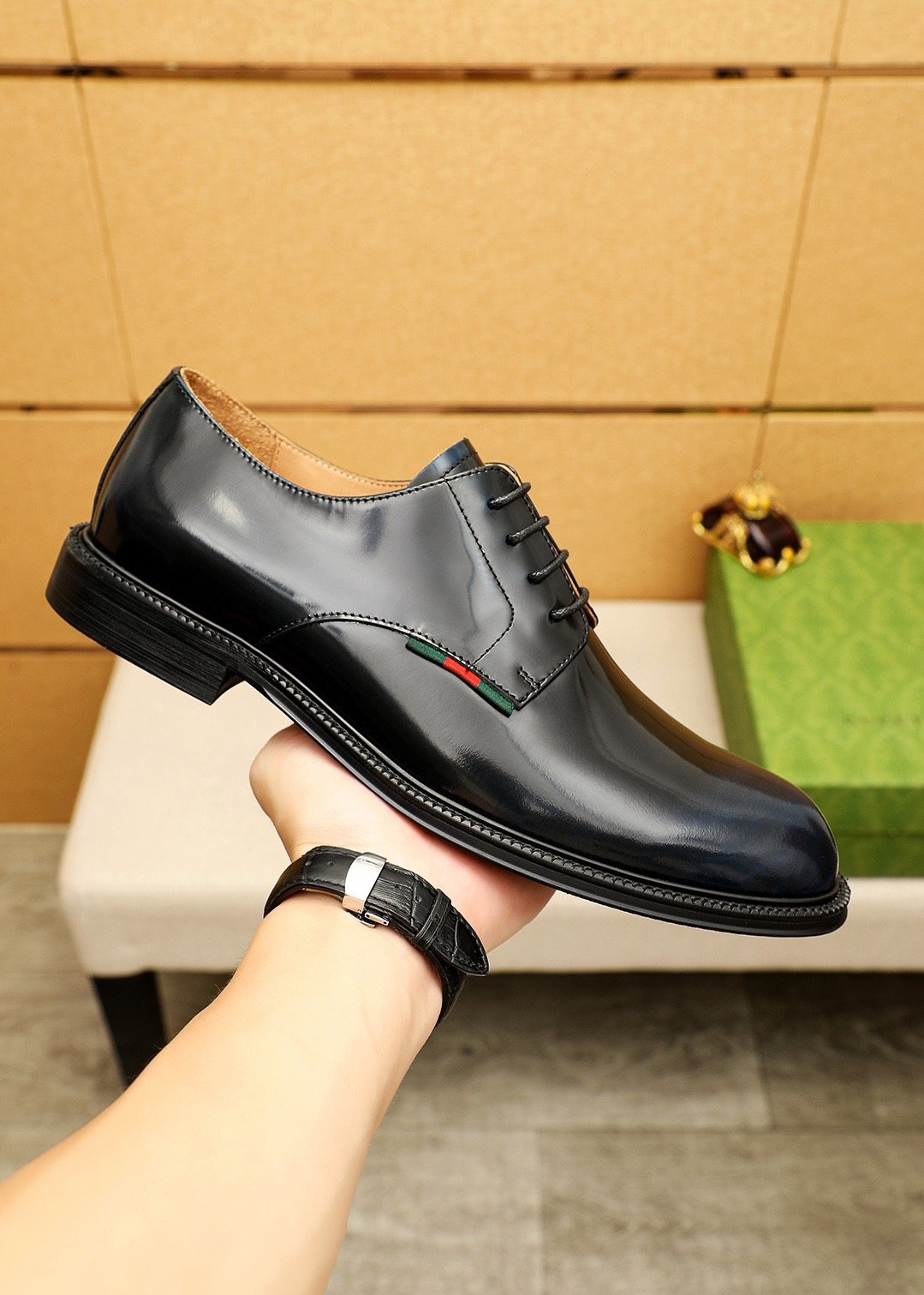 Gucci Stripe Lace-Up Dress Shoes — model
