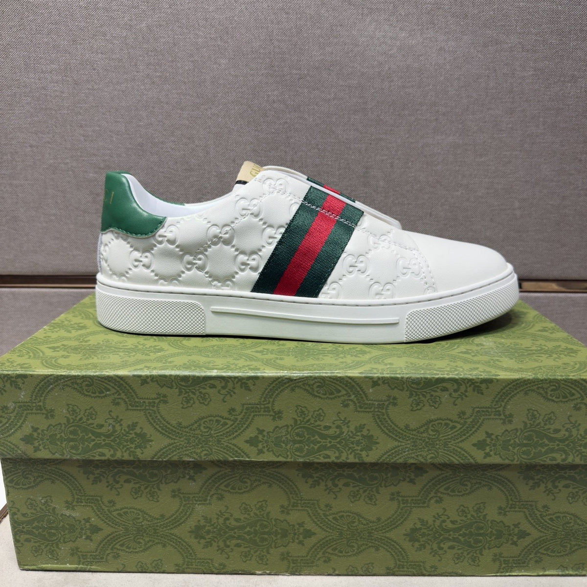 Gucci Green-Red Stripe Low-Top Sneakers — front