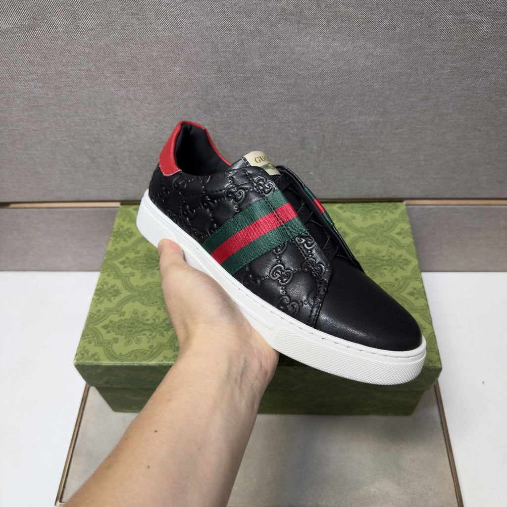 Gucci Green-Red Stripe Low-Top Sneakers — model