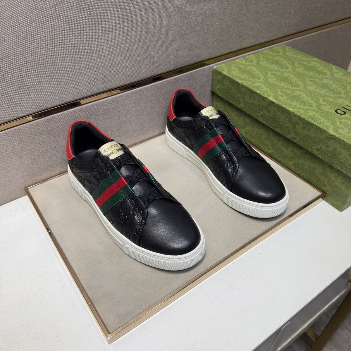 Gucci Green-Red Stripe Low-Top Sneakers — front