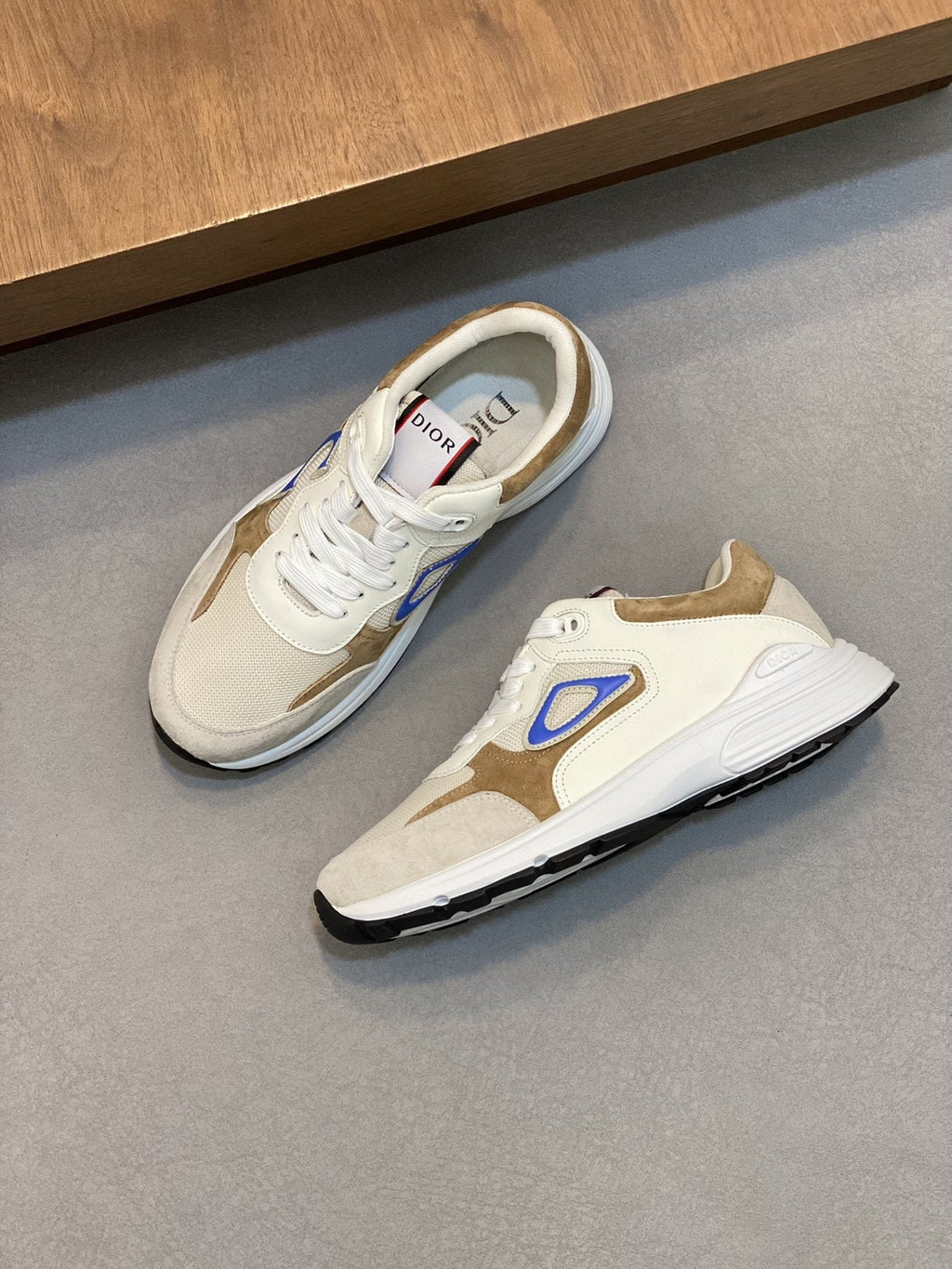 Dior Blue Accent Low-Top Sneakers — front