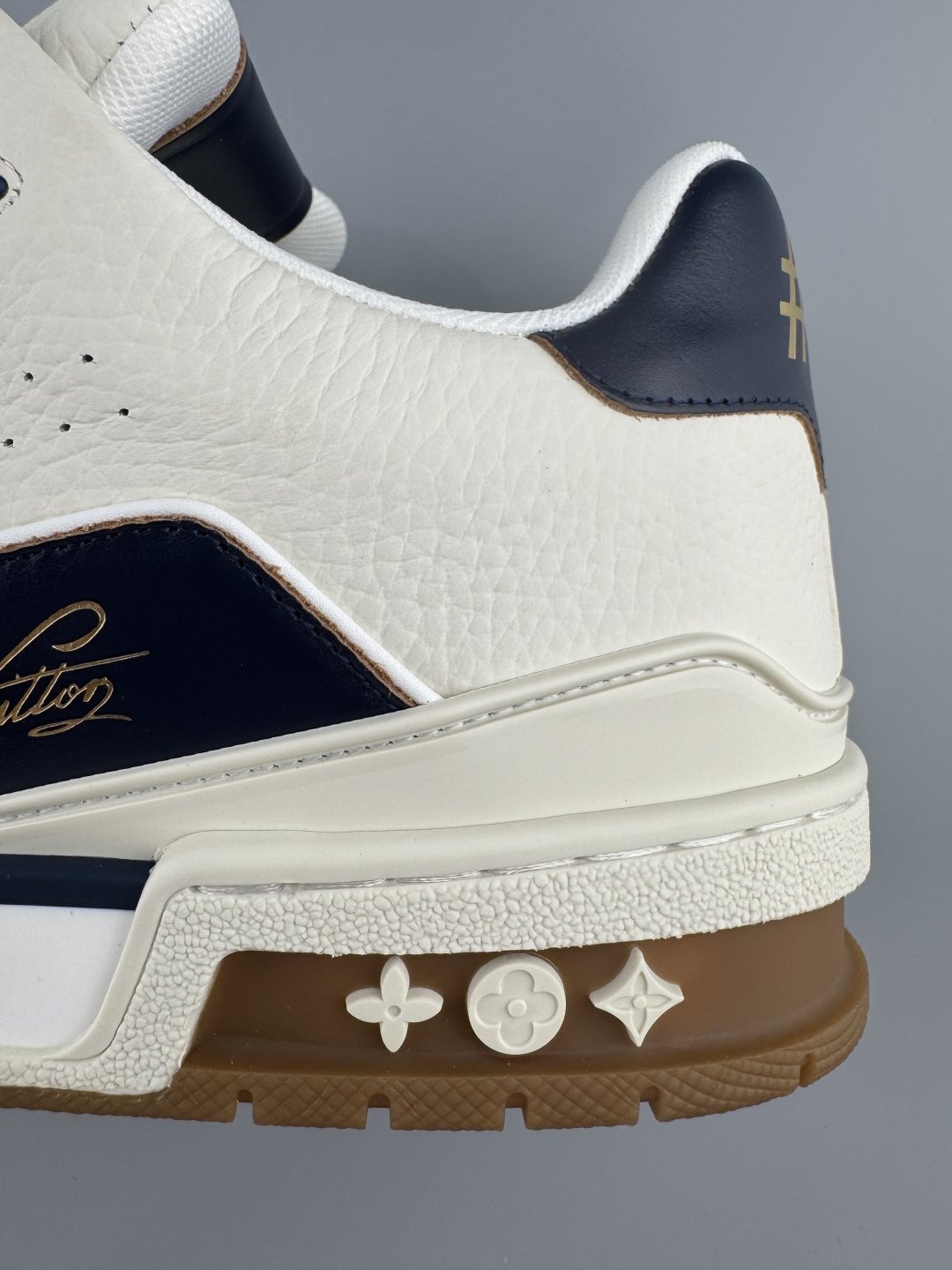 Louis Vuitton White & Navy Low-Top Sneakers — detail