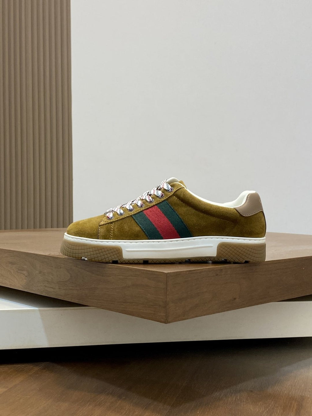 Gucci Stripe Low-Top Sneakers — hero