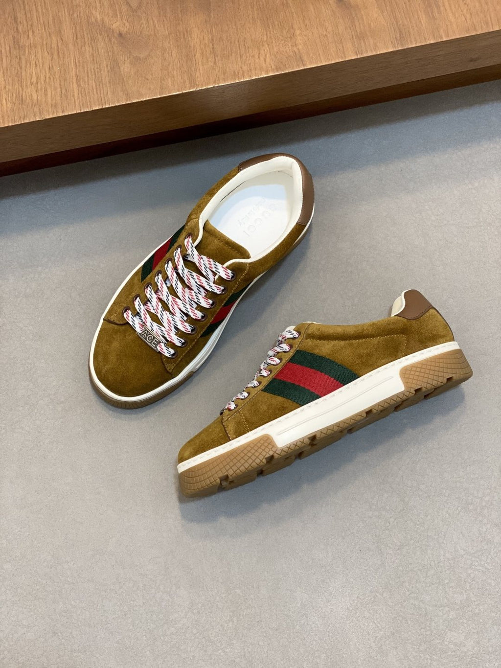 Gucci Stripe Low-Top Sneakers — front