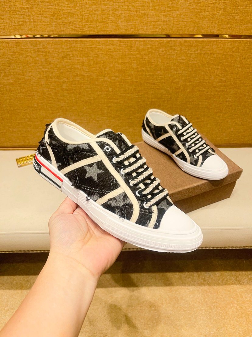 Star-Pattern High-Top Sneakers — model
