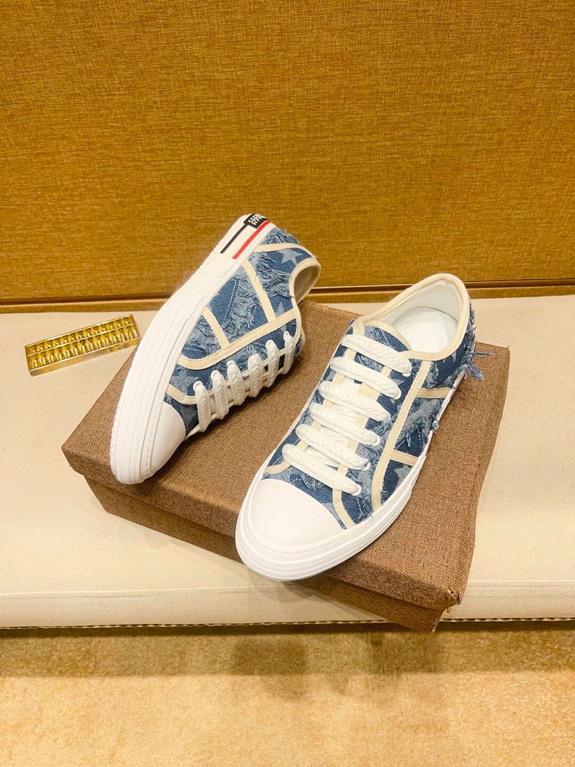 Star-Pattern High-Top Sneakers — front