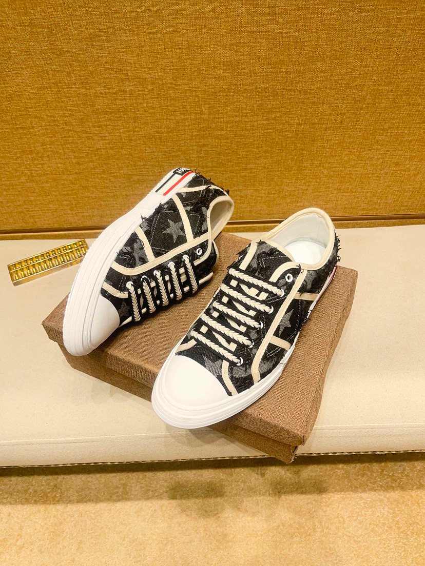 Star-Pattern High-Top Sneakers — front