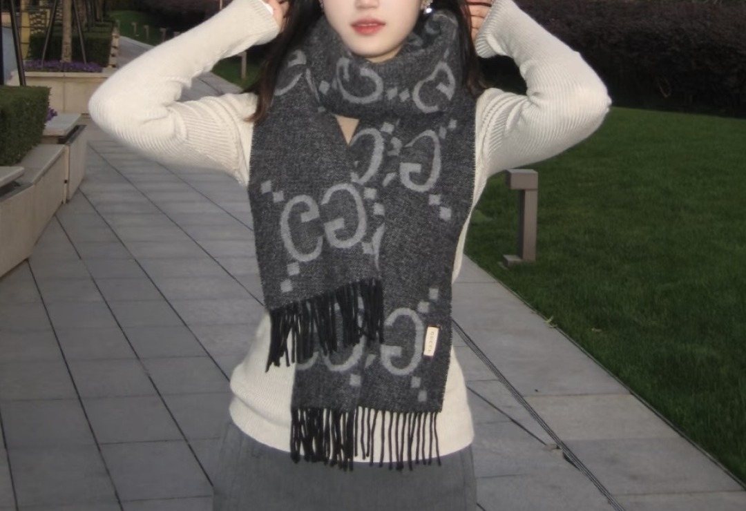 Gucci Fringed Interlocking Motif Scarf — model