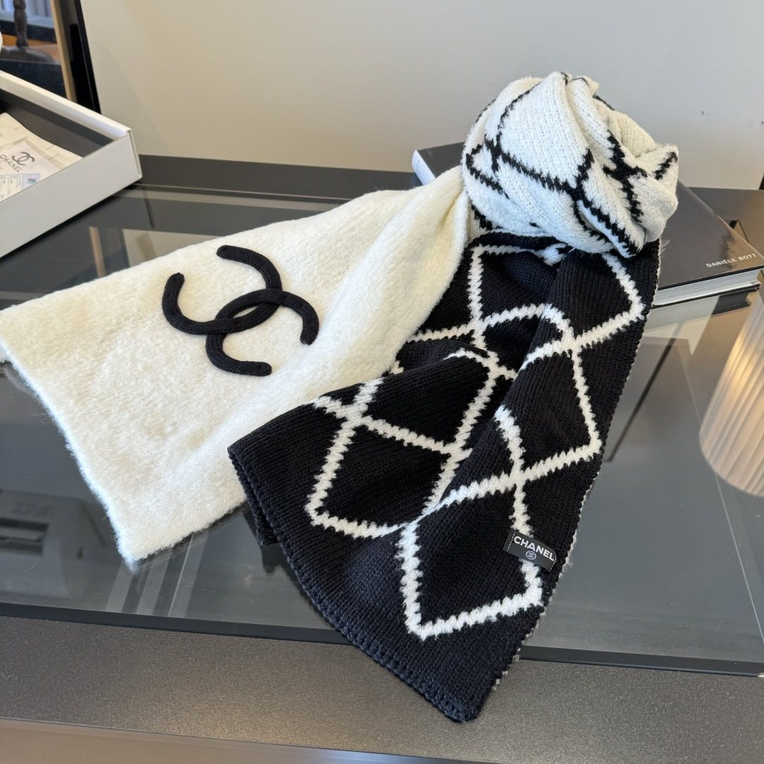 Chanel Reversible Ivory & Black Knit Scarf — front
