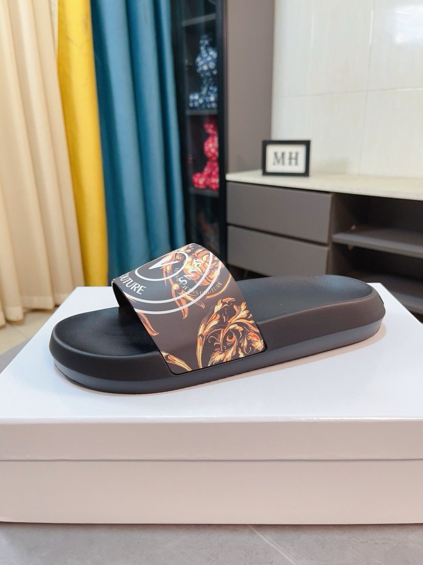 微商相册测试鞋子-Versace Baroque Print Slide Sandals — front