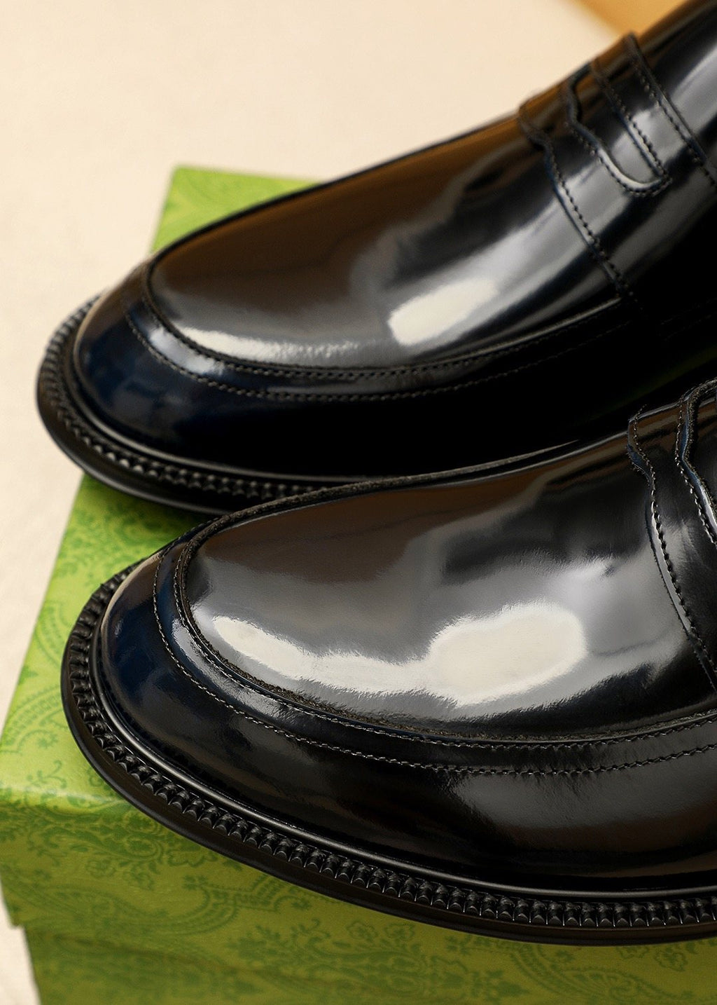 GUCCI Glossy Strap Loafers — model
