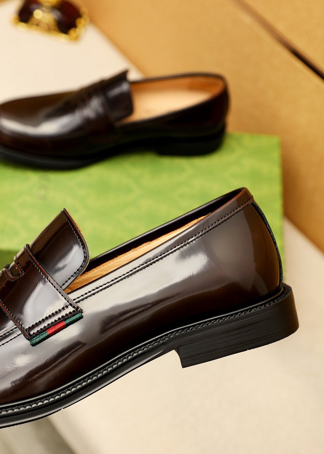GUCCI Glossy Strap Loafers — model
