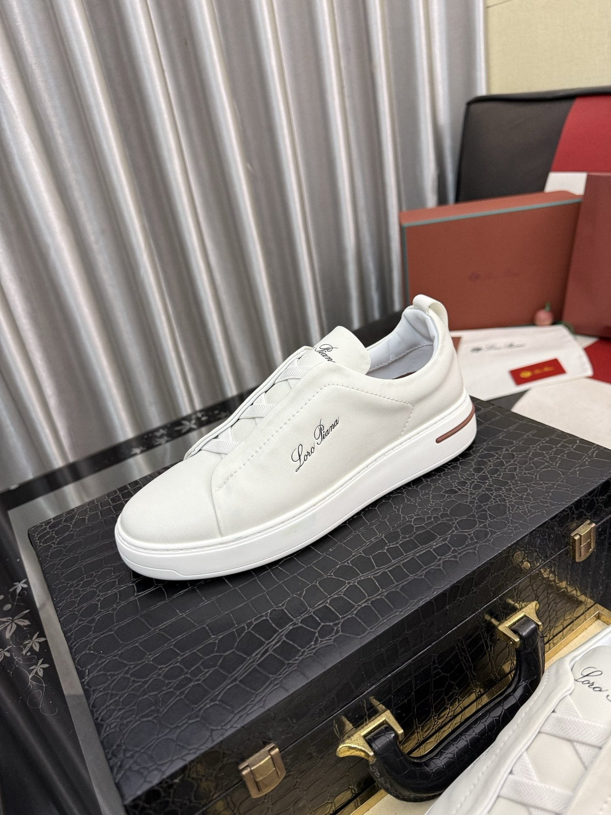 微商相册测试鞋子-Loro Piana Logo Slip-On Sneakers — hero