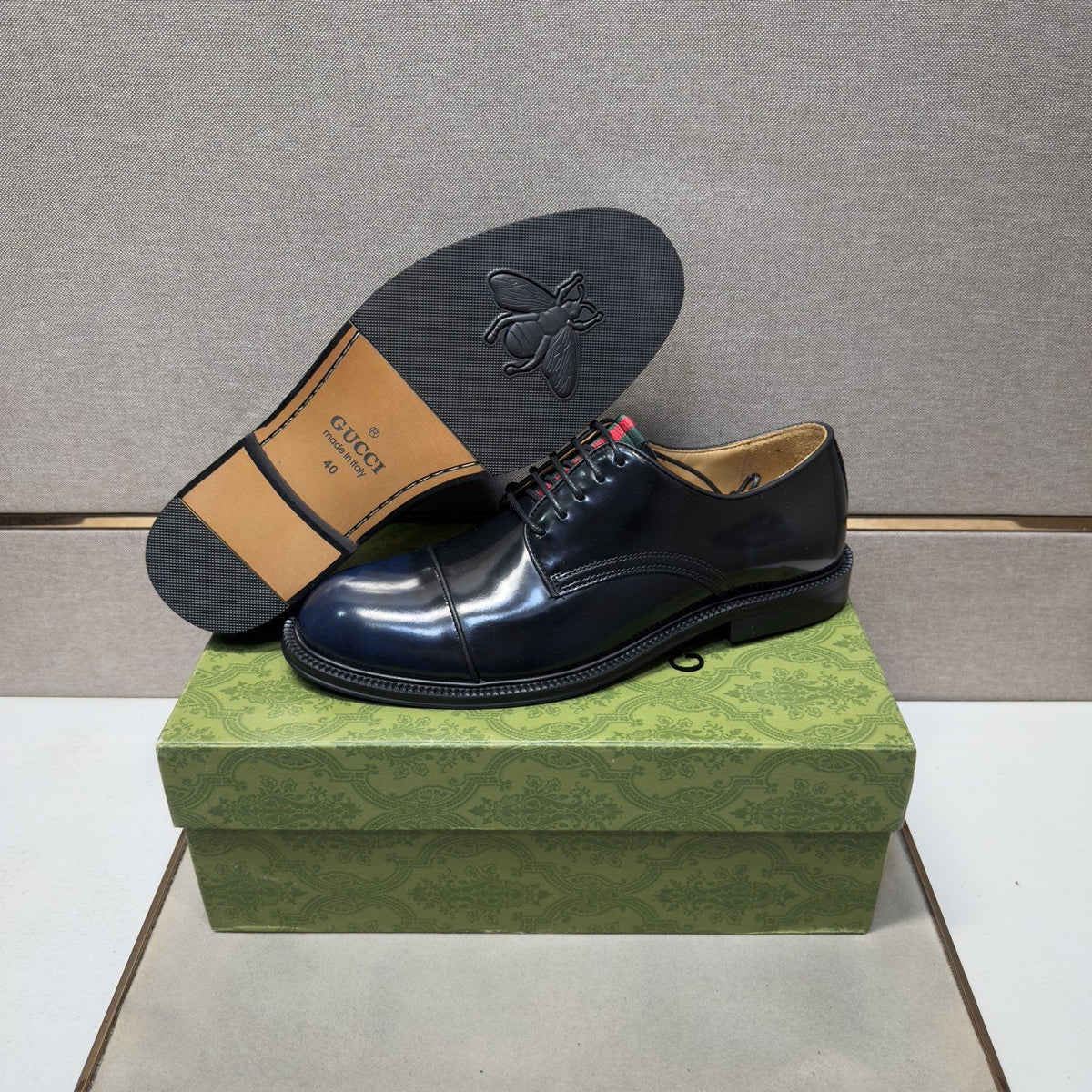 Gucci Men's Stripe-Accent Lace-Up Dress Shoes — front