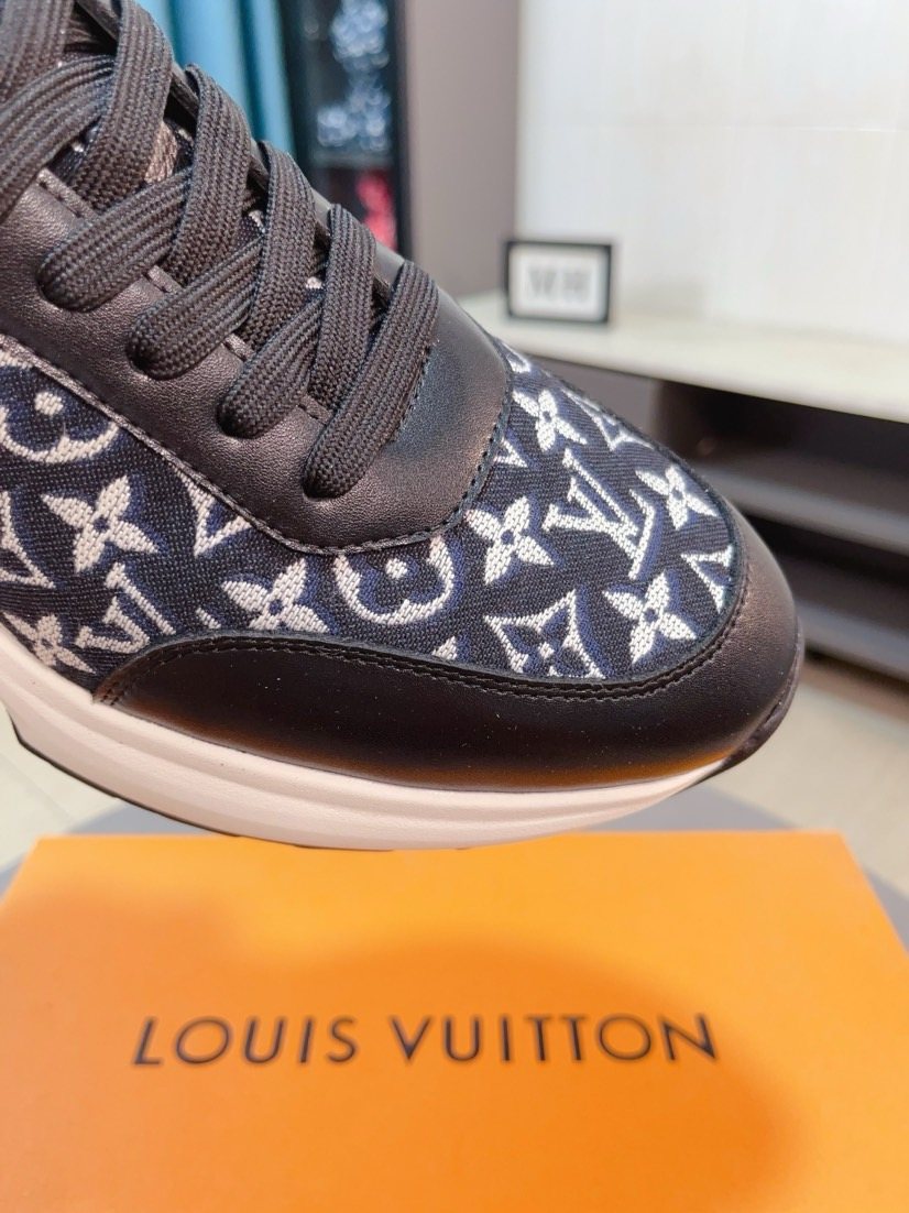 Louis Vuitton Patterned Low-Top Sneakers — detail