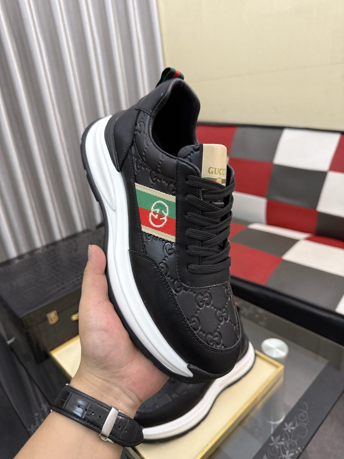 Gucci Green and Red Stripe Low-Top Sneakers — model